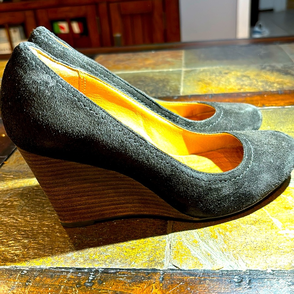 Clarks indigo black suede round toe wedges